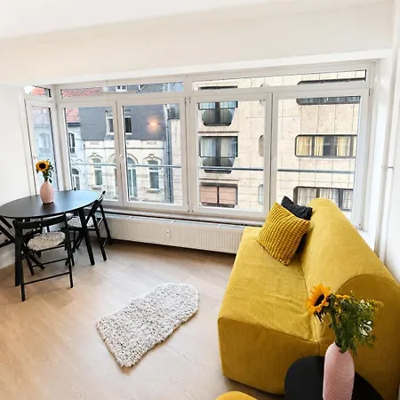 Appartement My Cozy Heldenplein Steps From The Sea *